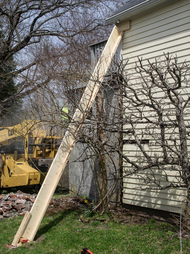 Temporary shoring post for a rotten corner post